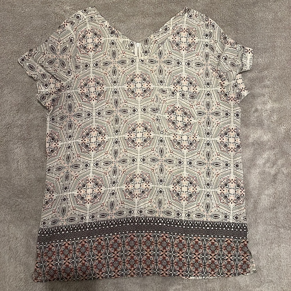Maurice's white/multicolored pattern blouse, size S